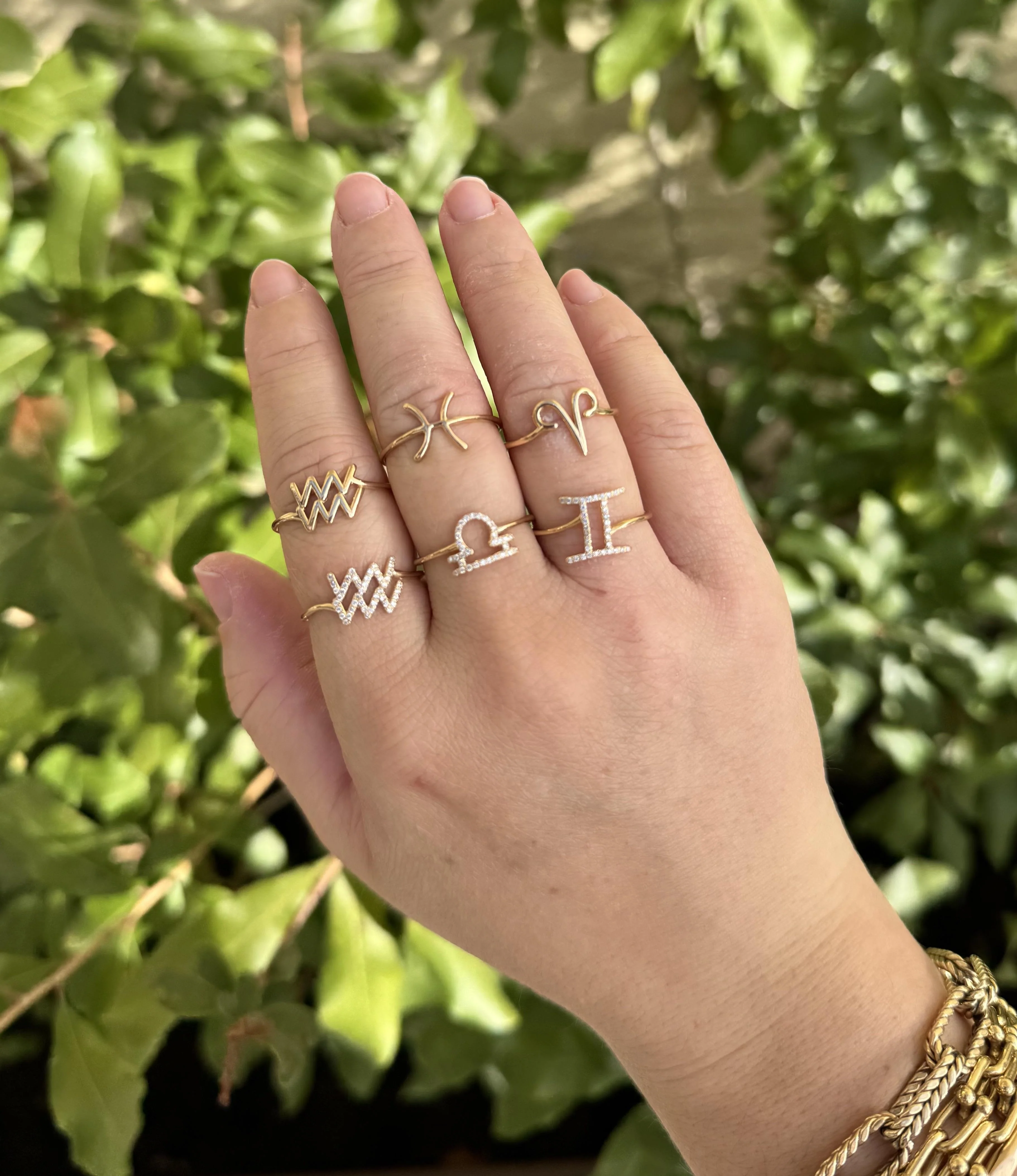 Mastrogioielli Gold Diamond Aquarius Zodiac Sign Ring