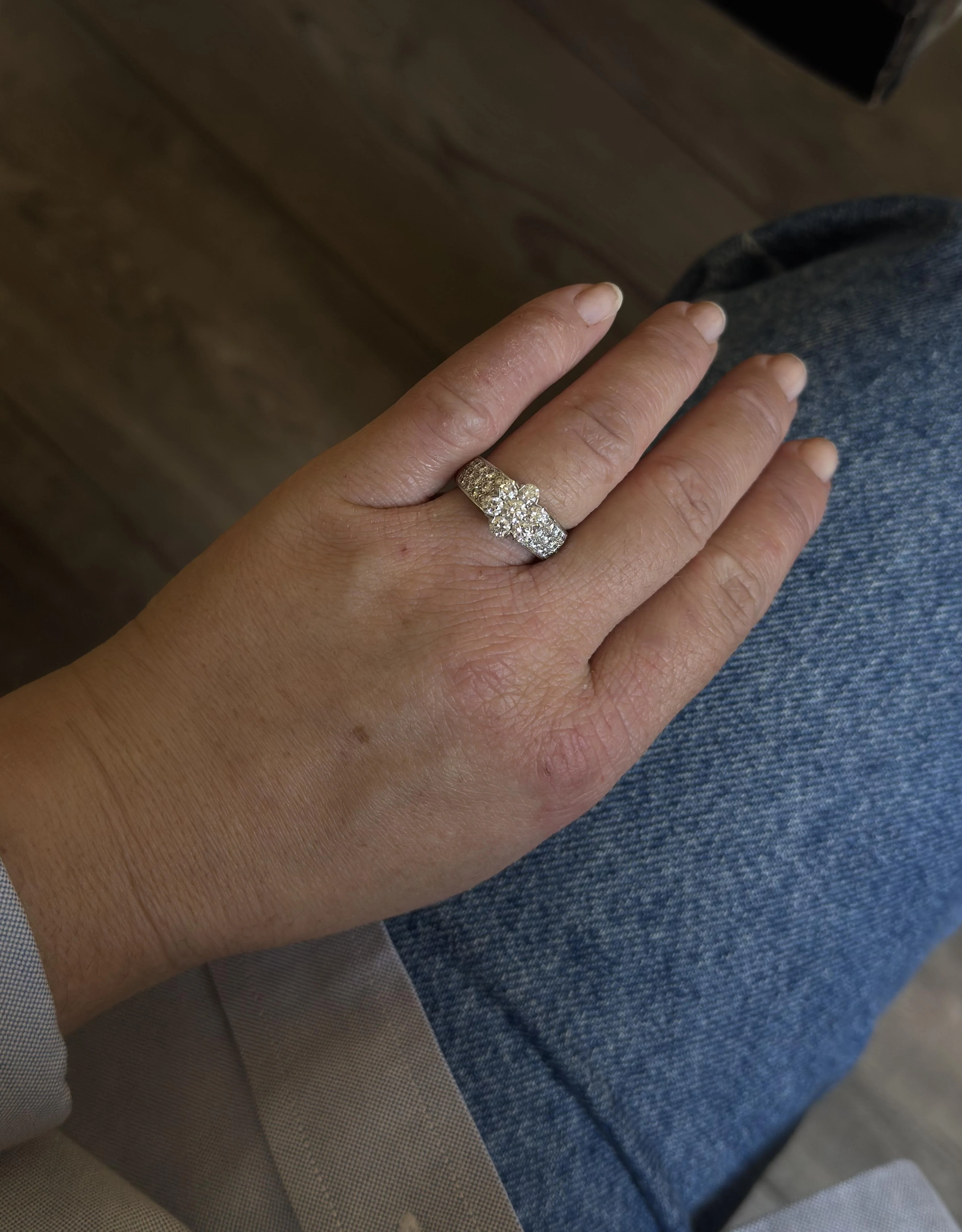 Van Cleef  Arpels Fleurette Diamond Gold Ring