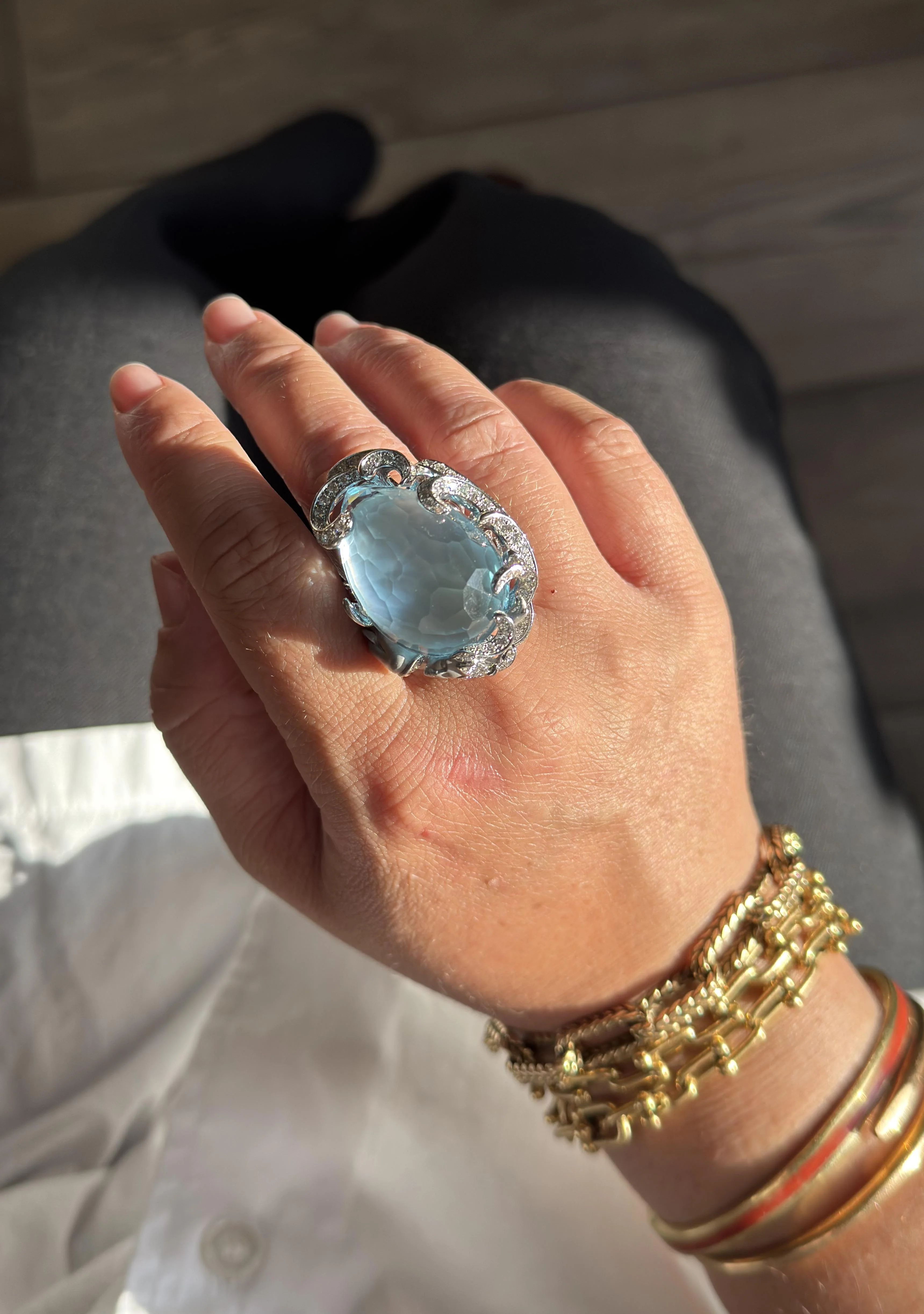 Carrera y Carrera Sirena Ola Atlantis Blue Topaz Diamond Gold Ring