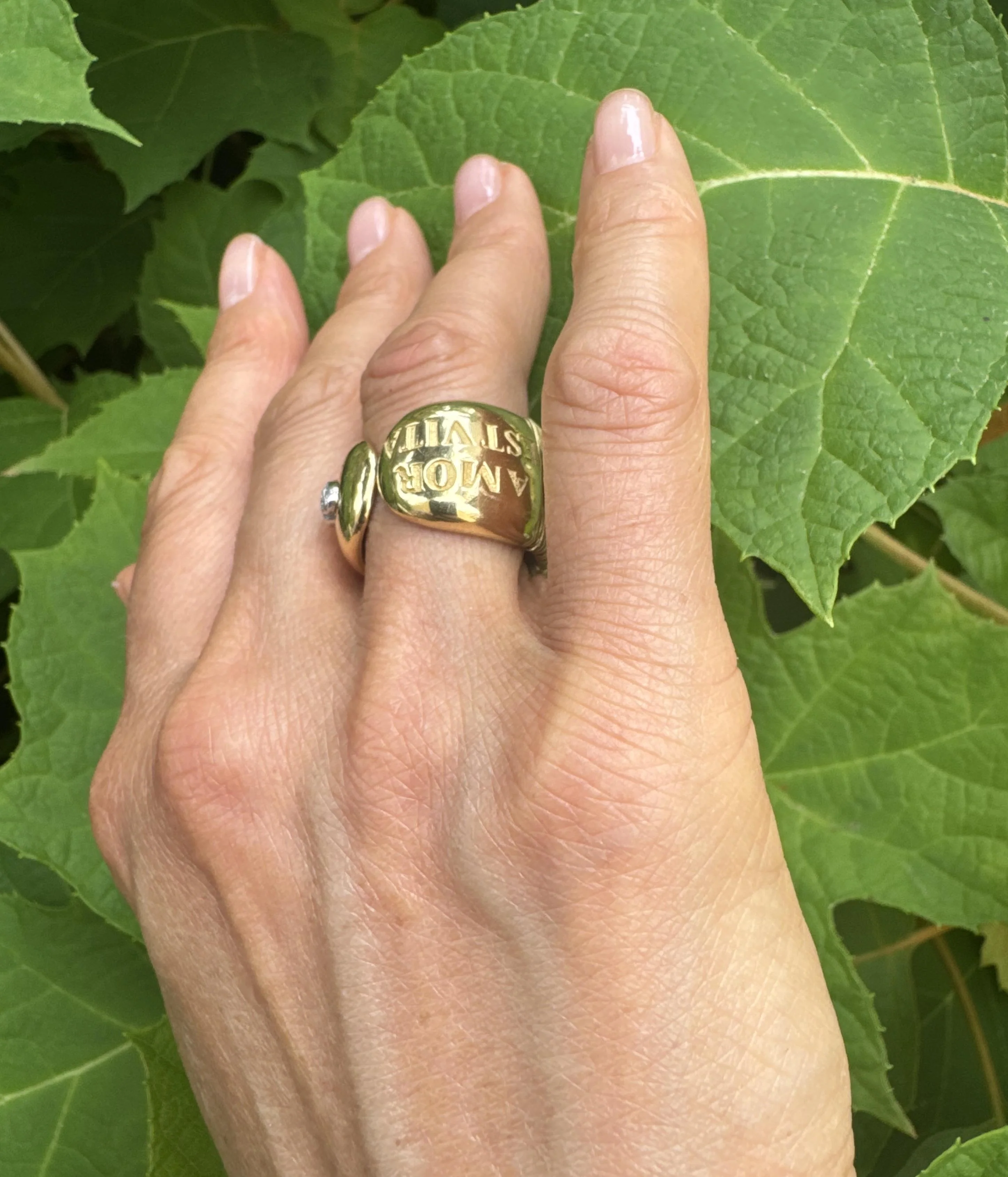 Pasquale Bruni Amor Est Vita Diamond Heart Gold Open Band Ring