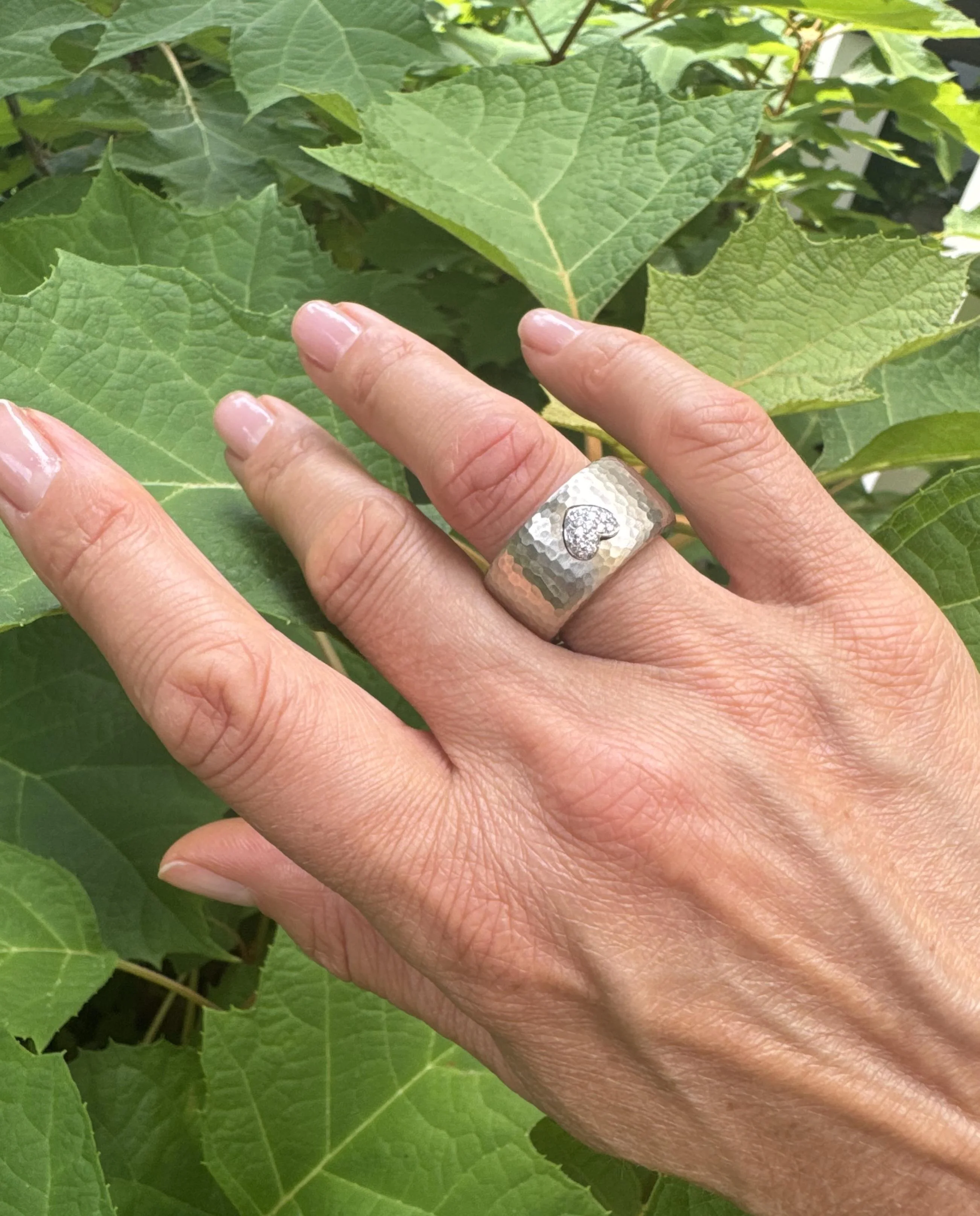 Pasquale Bruni Hammered Gold Diamond Heart Band Ring