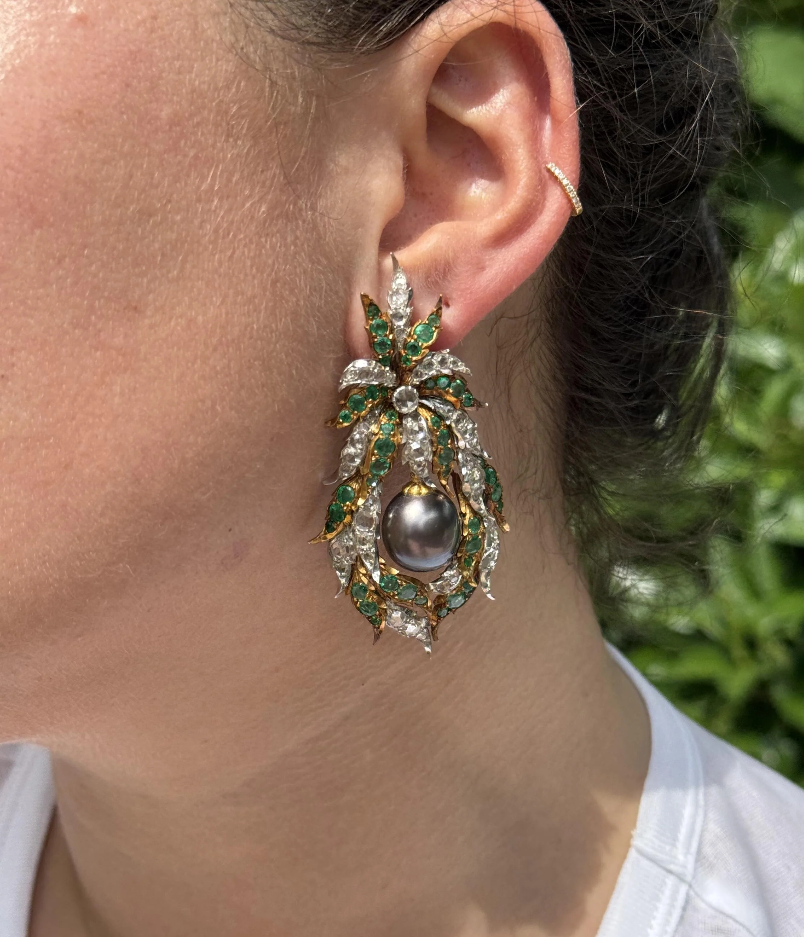 Buccellati Black South Sea Pearl Emerald Diamond Gold Earrings